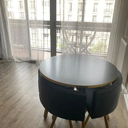 A Deux Pas Des Champs Elysées *