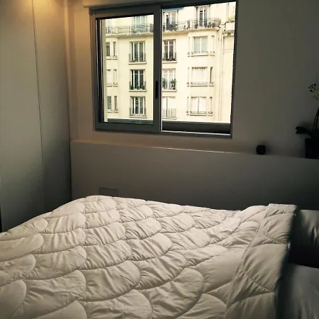 Apartment A Deux Pas Des Champs Elysees Paris