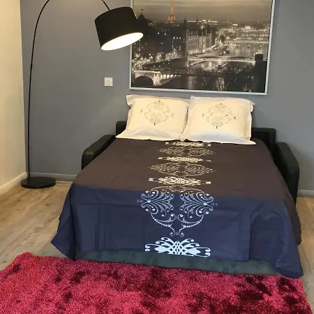 A Deux Pas Des Champs Elysees شقة *