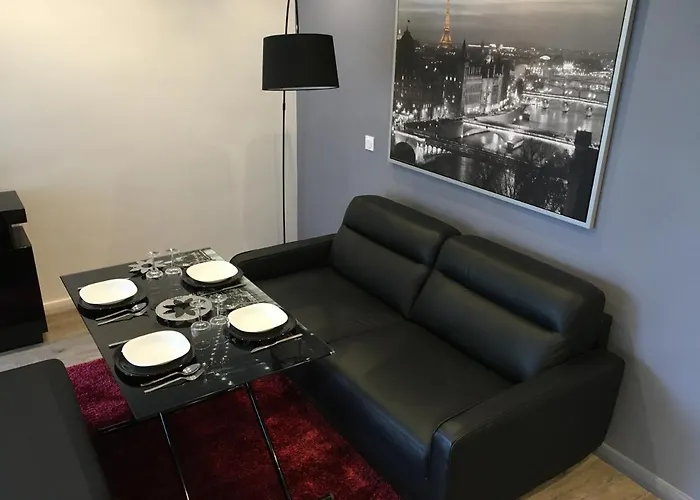 A Deux Pas Des Champs Elysees Apartment Paris