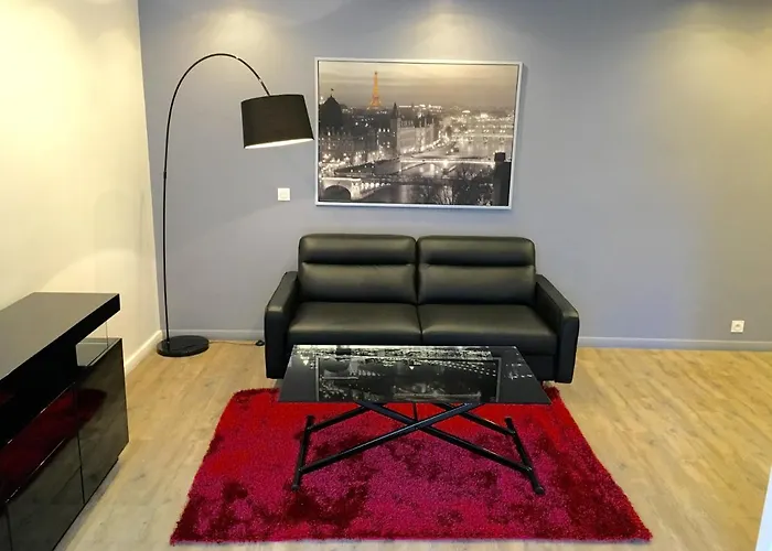 A Deux Pas Des Champs Elysees パリ