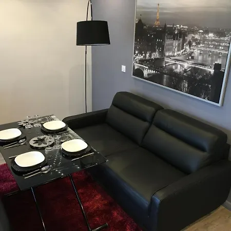 A Deux Pas Des Champs Elysees Appartement Parijs